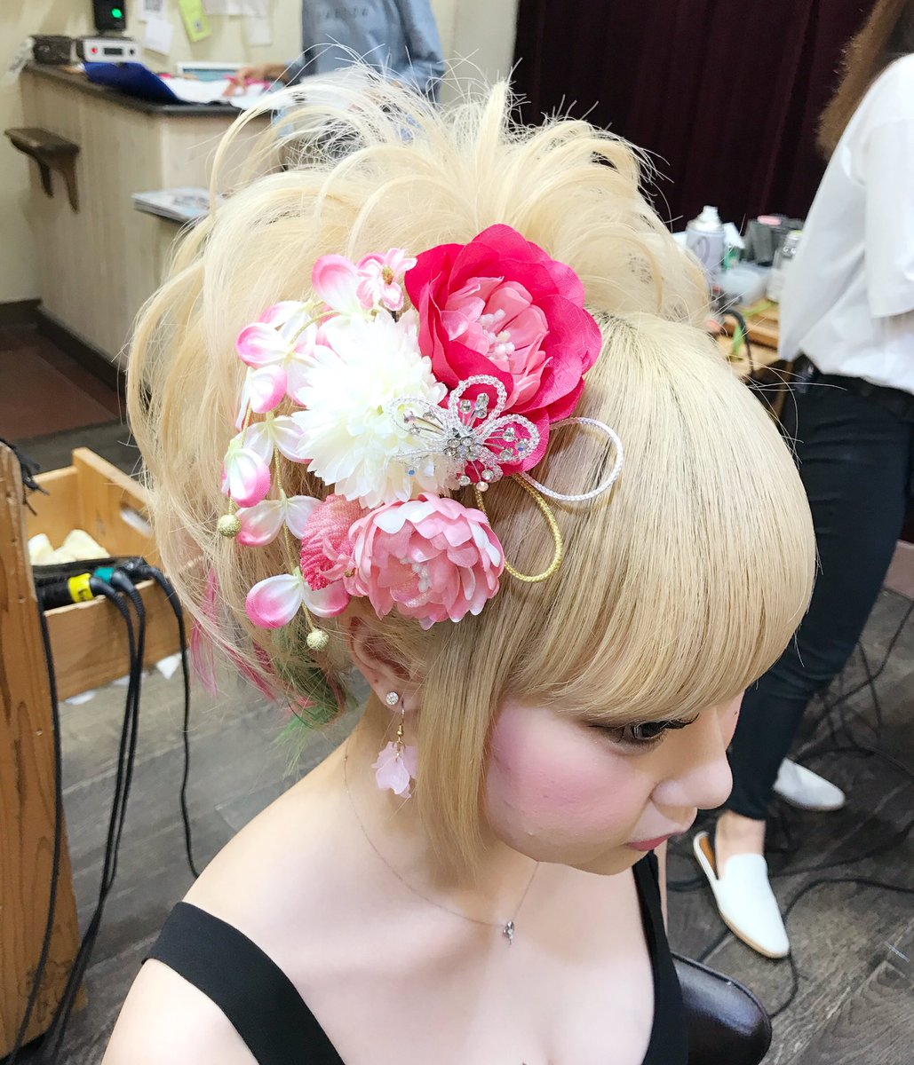 心斎橋 ミナミ セットサロンエース En Twitter 淀川花火大会の時の盛り髪 結構ショートヘアの方です セットサロン セットサロン大阪 ヘアセット ヘアアレンジ ヘアスタイル ヘアメイク ヘアメイクサロン セット師 盛りヘア 浴衣ヘア アップヘア