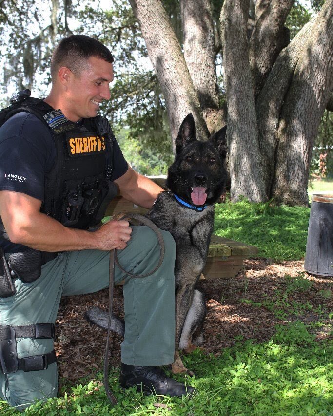 PascoSheriff's tweet image. And just like that it’s giveaway time!

If this tweet can reach 500 RT’s by the #9PMRoutine, we’ll give away two of our NEW K9 shirts!

Follow these simple steps:
1. Follow us!
2. RT this tweet!
3. Like this tweet!
4. Stay tuned! 🤗