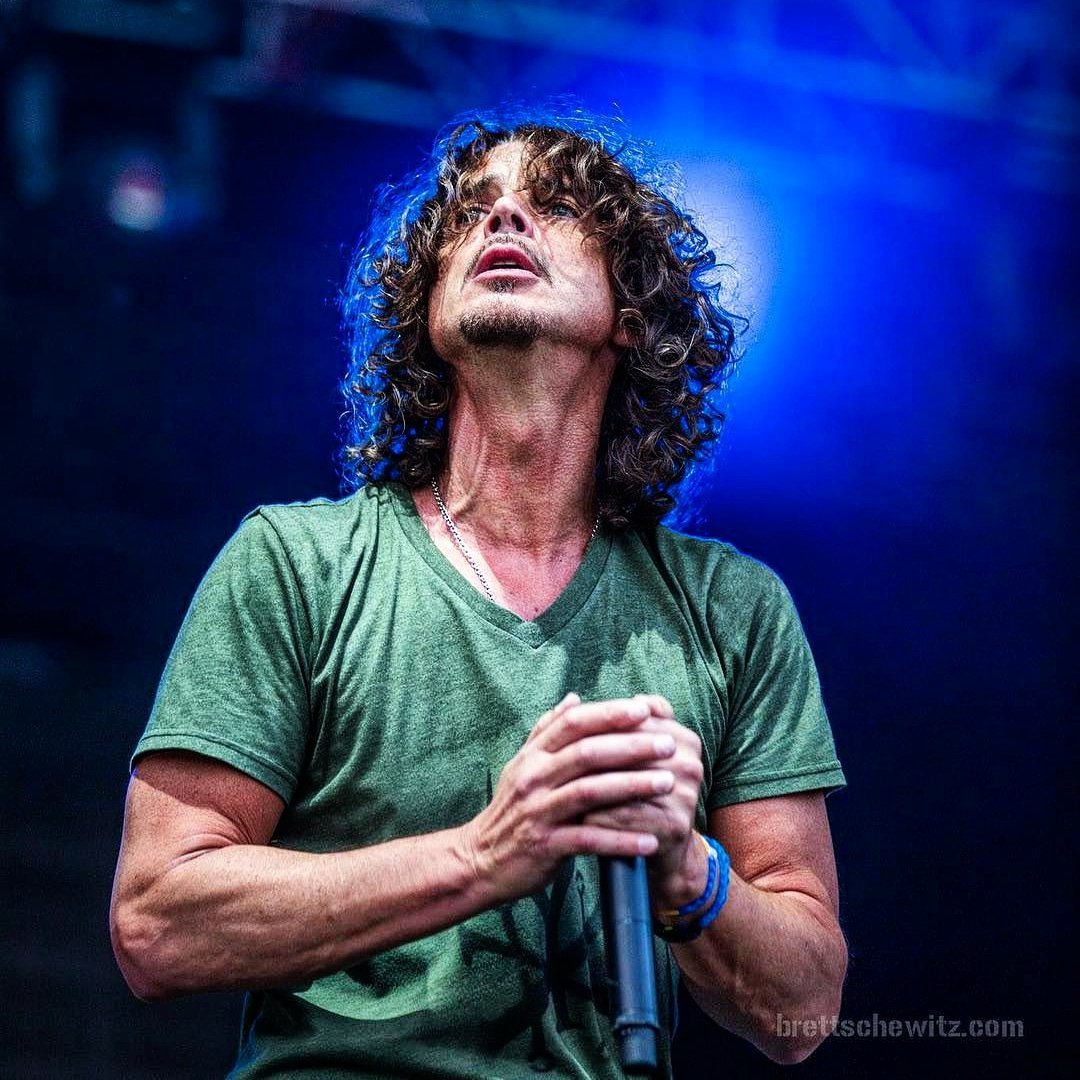 chriscornellfp's tweet image. "I was happy in this fortress
In my exile I remained
But the hours grew so empty
And the ocean sent her waves
In the figure of a woman
She pulled me out to sea"

Photography by @SchweppsRocka
#ChrisCornell #OutOfExile #Audioslave #Soundgarden