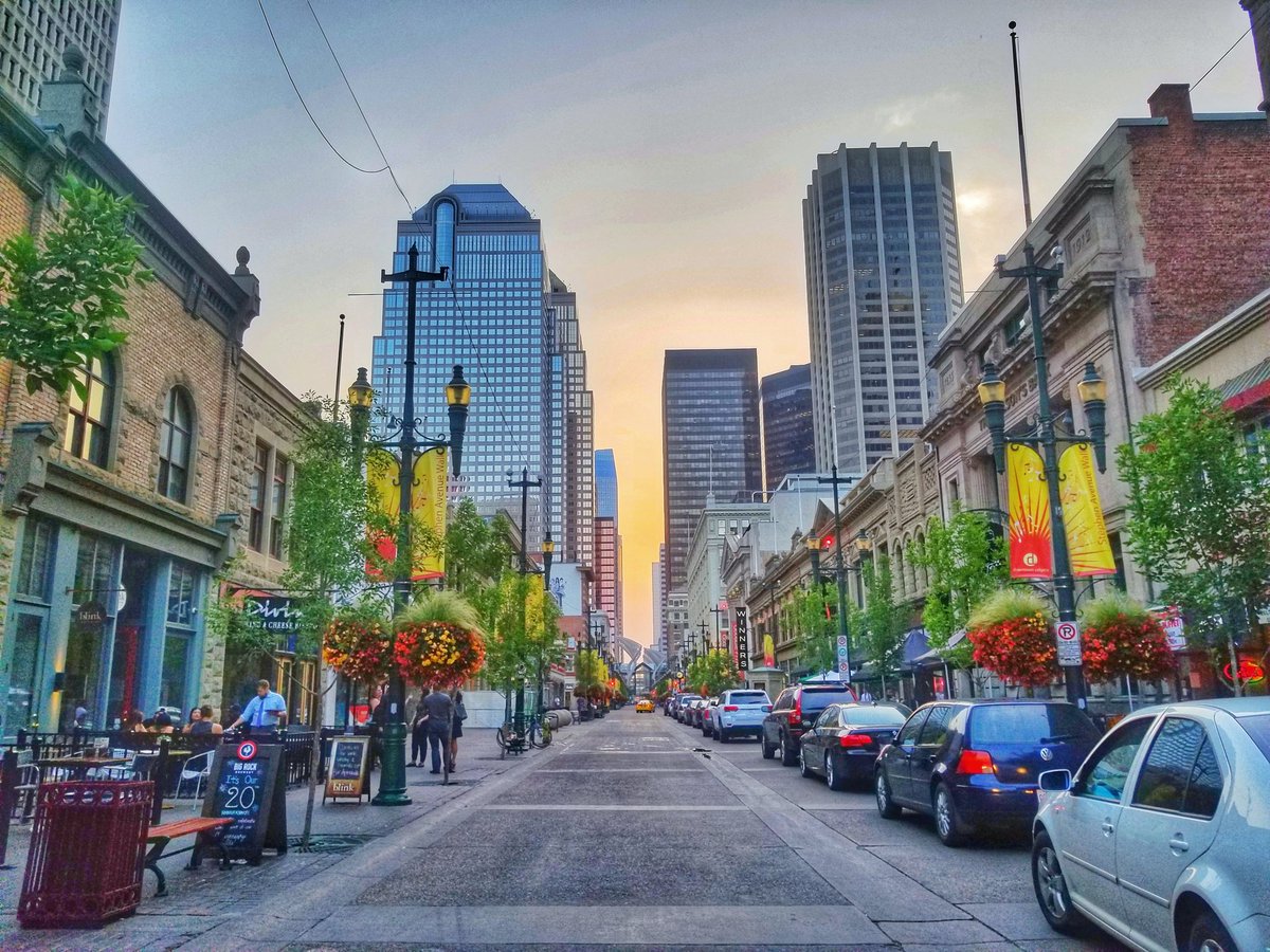LurvesFood's tweet image. Downtown #yyc is always beautiful. #iamdowntown
