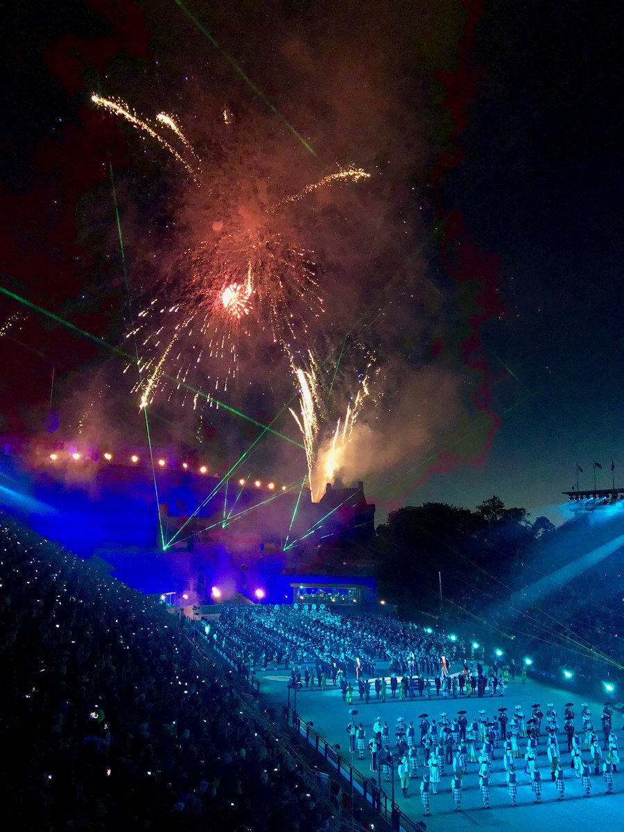 LaurieABryant's tweet image. If you&apos;ve never seen the @EdinburghTattoo, do! Ticked off a bucket list item on Friday and it was an amazing experience. History, pomp, great music and the best atmosphere ever! #EdinburghCastle Thousands of folks watching, no one on their phone. #enthralled