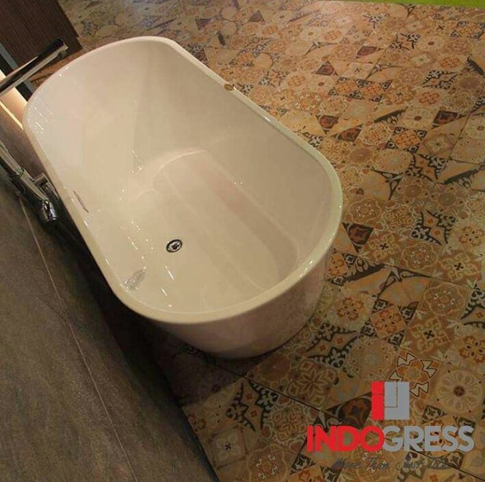 indogress's tweet photo. Jika Anda ingin memilih model bathtub untuk kamar mandi, poin penting adalah sesuaikan model, motif dan warna bathtub sesuai dengan desain kamar mandi. Untuk design minimalis, Anda bisa memilih freestanding bathtub yang berdesain simpel.
Floor: Catalonia
https://t.co/0asPv7eAOg https://t.co/vfvsxhCHNI