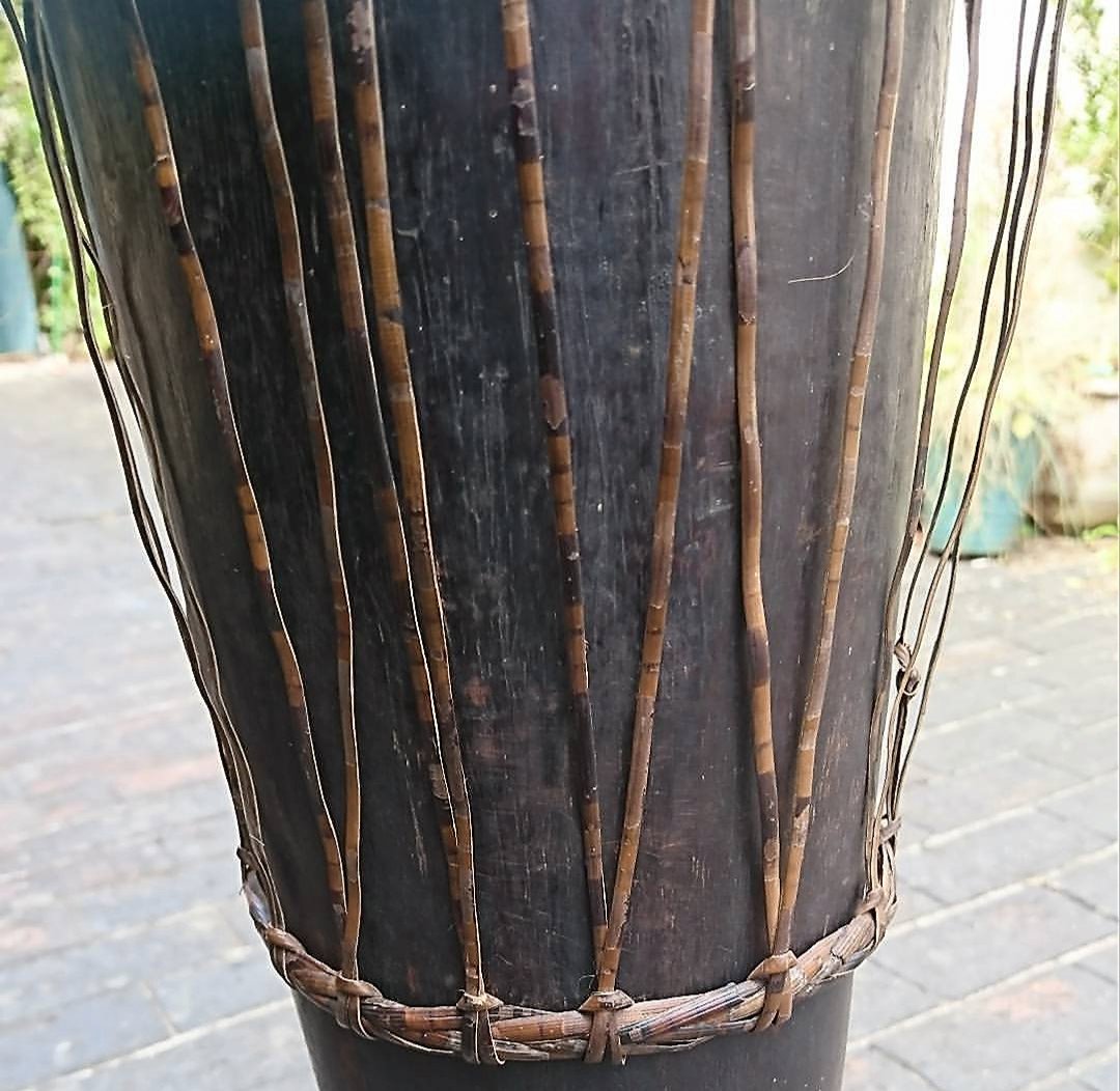 boxofsurprises's tweet photo. How's about a 19th century West African drum with the age of it nicely showing. Looks fab lounging in a corner of any space. 😉 #homedecor #decorator #Interior #interiordesign #Africa #drums https://t.co/a9QBnAUeue