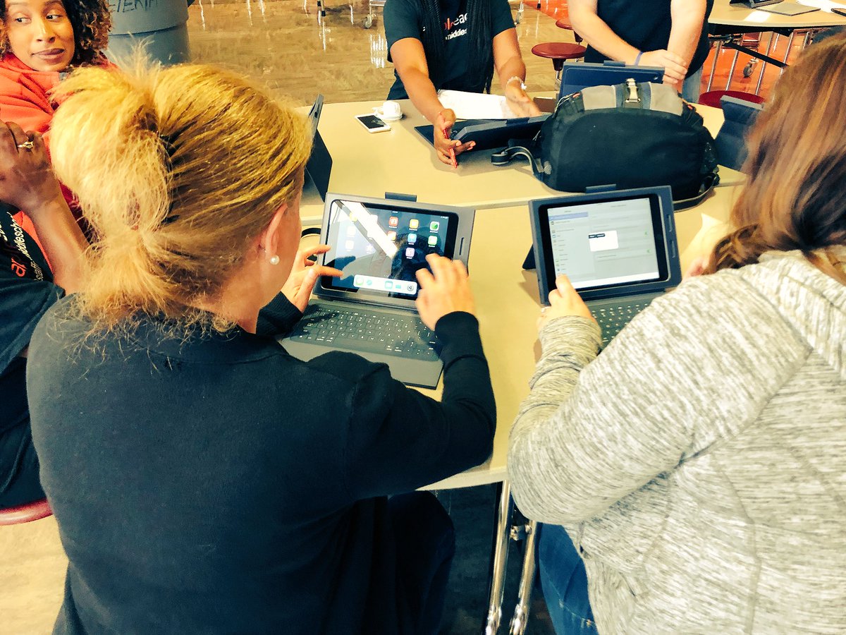 JrodriguezSMSD's tweet image. @StaffordMSD #CommittedtoSMSD #apple #ipad    This is the beginning of a new chapter for SMSD and the middle school. It’s the beginning of becoming an Apple Distinguished School. Teachers are receiving their iPads. More than 90% of the teachers are Apple certified!!!!