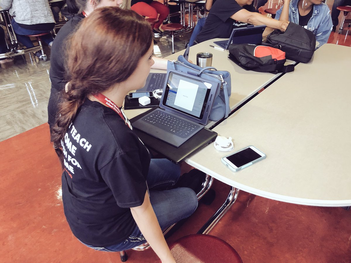 JrodriguezSMSD's tweet image. @StaffordMSD #CommittedtoSMSD #apple #ipad    This is the beginning of a new chapter for SMSD and the middle school. It’s the beginning of becoming an Apple Distinguished School. Teachers are receiving their iPads. More than 90% of the teachers are Apple certified!!!!