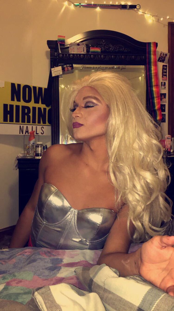 fkaizzyy's tweet photo. my name is Paris D. Luxxx with three Xโs cause iโm a slut ๐คช #drag #dragqueen #dragqueenintheworks #futureofdrag https://t.co/SGF6zYF0Yn