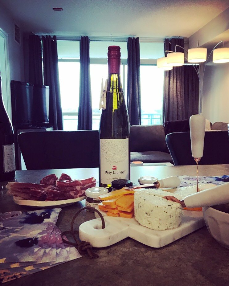 uncorkedbyliv's tweet photo. Check out my weekly wine from Okanagan Valley! @DirtyLaundryVin #riesling #uncorkedbyliv #WeeklyWine-ing #WineoftheWeek https://t.co/21zt6IYcjK https://t.co/aqrpX2IO3t