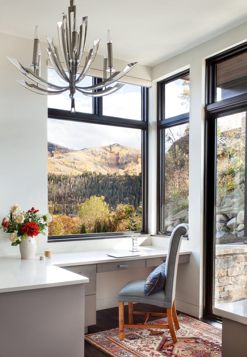 verticalarts's tweet photo. #DesignTip: Pair a #crystal light fixture with a #contemporary space to add a little touch of #luxury while soaking in the #mountainviews! #VAdesigns #modern #interiors #interiordesign #mountainliving #homedecor #lightfixture #design https://t.co/PuoCHBkNWg