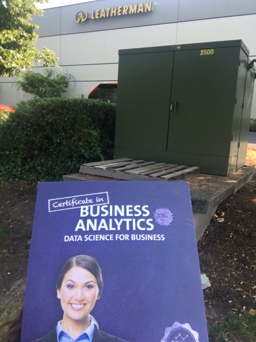 UPBizOnTheBluff's tweet photo. Here onsite sharing info on our programs at Leatherman’s Employee Ed fair #gradprograms #MBA #businessanalytics #operationsandtech #pdxmanufacturing https://t.co/Gn2UdtaYdl