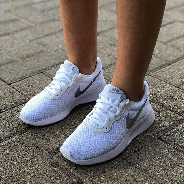 nike tanjun silver