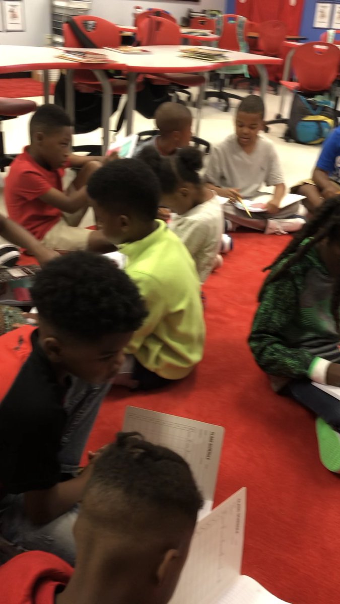 LiteratuHER's tweet photo. Today we learned the importance of having a partner in reading and writing! #PartnersCan #EffectivePartnerships 💙❤️ @Khodgesinspire https://t.co/caG2CCgctD
