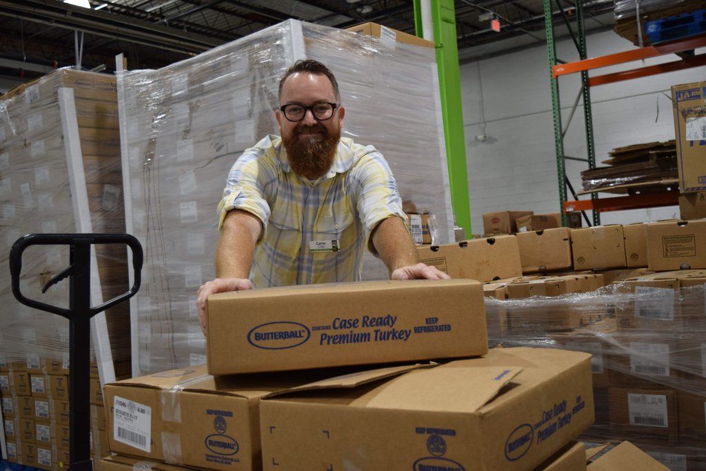 FoodBankCENC's tweet photo. ICYMI: @Butterball marked #TurkeyDayofService by donating 10,000+ pounds of 🦃

Breakfast sausage &amp; roasts to FBCENC, plus ground turkey, deli meat, breakfast sausage &amp; roasts to our Partner Agencies @RaleighRescue + @umdurham. Thanks #ButterballTurkey &amp; @TurkeyGal! https://t.co/qLHbMZMkYm