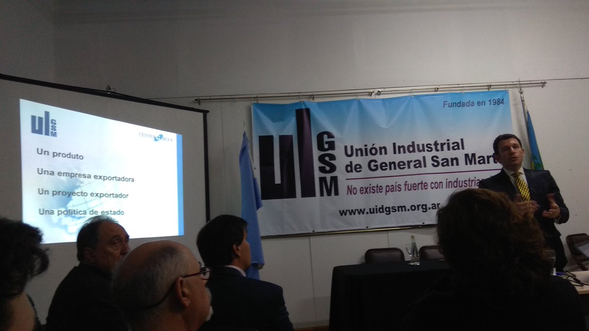 Emiliano26978's tweet photo. Participando en #LaCasadeSanMartinenBrasil @UISANMARTIN1 Como exportar a Brasil por @segregustavo #UI3FPresente https://t.co/hAnX35PtAs