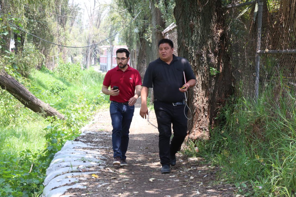 TlahuacRenace's tweet photo. En atención a la agricultura de San Andrés #Mixquic, el JD. Mtro. @arturomedinap, acompañado de @DGDERTLH y @JuridicaTlahuac; recorrió zonas de cultivo donde con @SacmexCDMX, se proyecta red de agua tratada para rehabilitar canales de riego y facilitar el trabajo campesinos https://t.co/8BiEdcYWIY