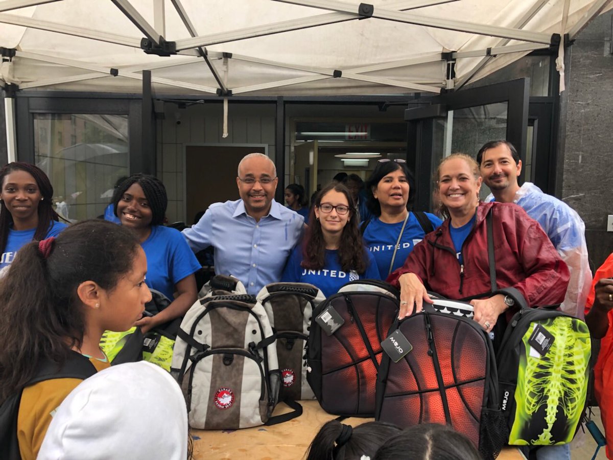 deb8305's tweet photo. LGA volunteers and gives backpacks and school supplies to our community kids. https://t.co/4FiORppqGx