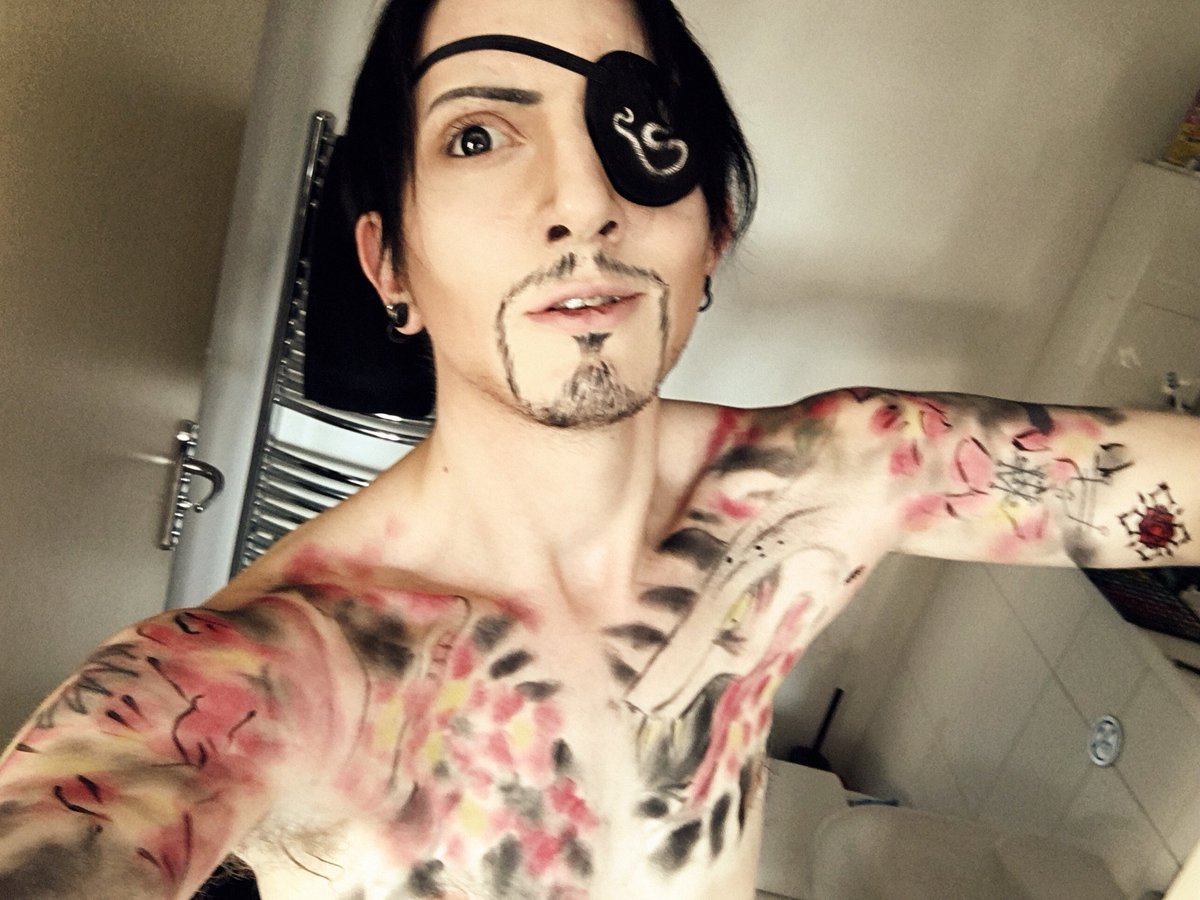 Yesterday I Did A Bit Of A Majima Thing I Ll Do It Properly Someday 悪い入れ墨を描く Ryugagotoku 龍が如く Majimagoro 真島吾朗 嶋野の狂犬 T Co Xko4peouhz