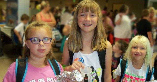 DSS_Missouri's tweet image. Join Rolla Child Support staff TOMORROW for a Back TO School Fair hosted by Mercy Clinic. “We provide free school supplies to more than 700 local students,” said Tricia Knapp, Mercy Clinic Rolla practice manager. buff.ly/2LzXksI #CSAMonth #WeServeMO