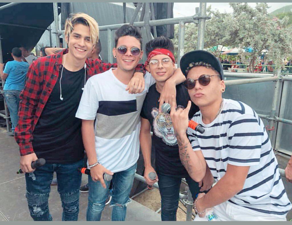 fanpage4kofic's tweet photo. Tu tienes todo lo que yo necesito woh ooh😍🎶
.
.
.
#TeDeclaroCulpable #4kmusic #TeConoci https://t.co/bYm17TBALJ