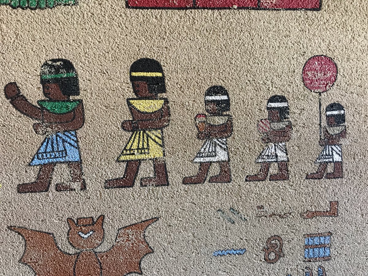 カイロ蓮 A Twitter レゴランドのエジプトエリアみたいな所にある壁画がめちゃくちゃ可愛いんですよ