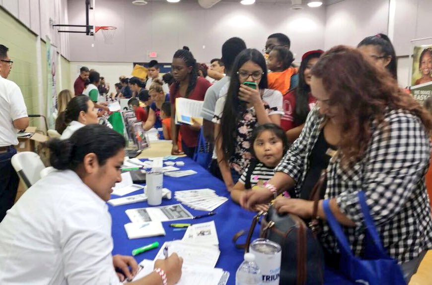 SuperateTriunfa's tweet photo. Listos para el regreso a clases y listos para seguir empoderando a nuestra comunidad con los programas educativos #ParentsAlliance y los servicios de atención y asesoría sobre programas de asistencia financiera: Integra-Condusef! #PasadenaTX https://t.co/Ww218HZil9