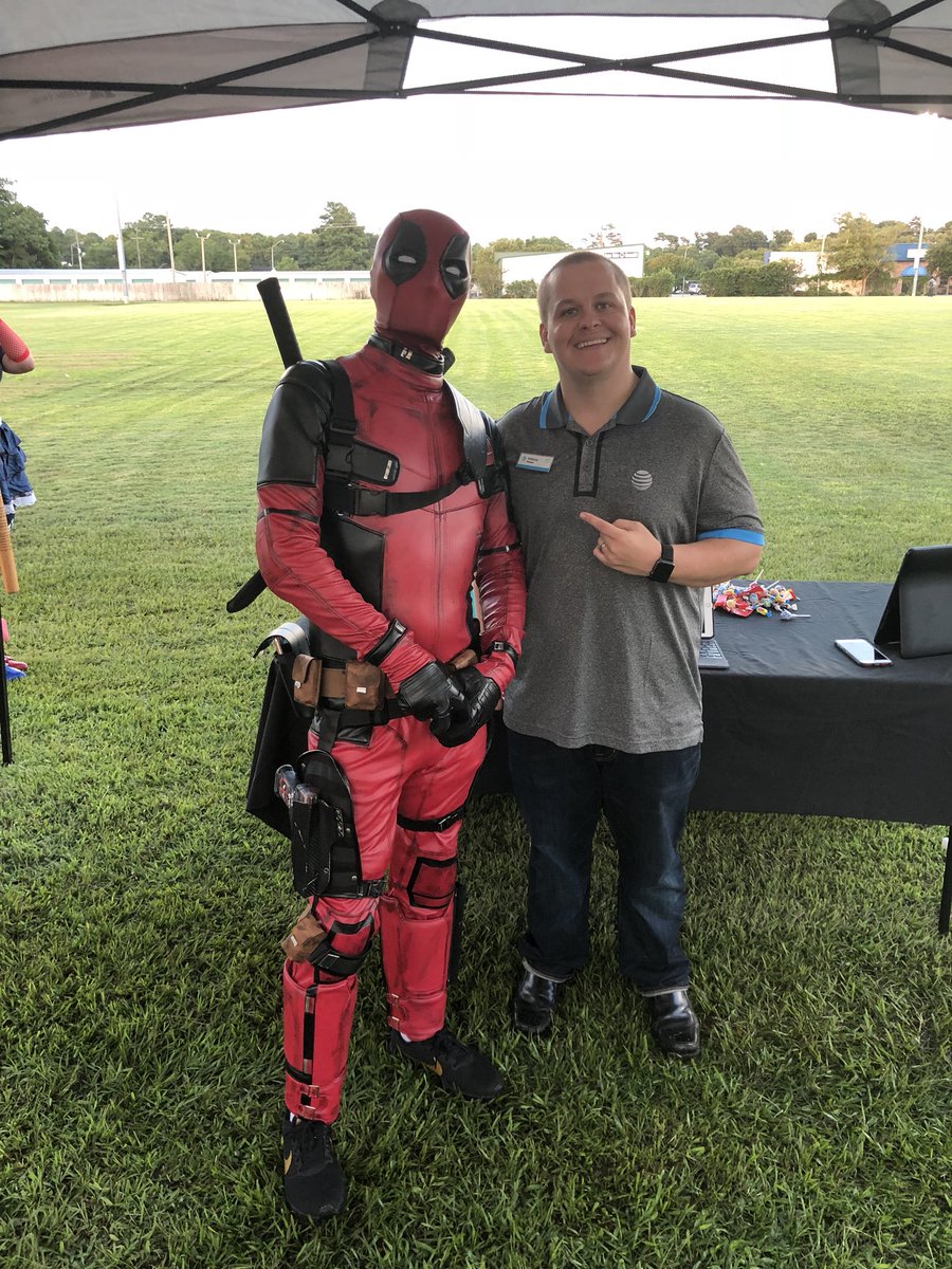 Having fun at #NationalNightOut2018 <a href="/404girl/">Betsy Francis</a> @MidAtlantic1860 <a href="/GKeiling/">Greg Keiling</a> <a href="/NCBred88/">Anthony Porter</a> @LietteSimone  #Breakingthe4thWall