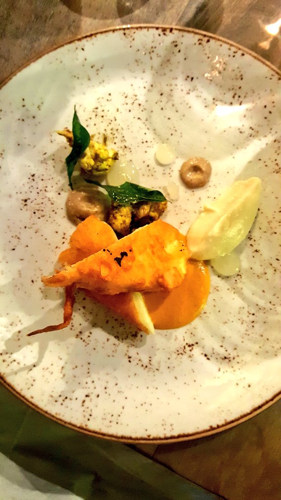 jenniferreoch's tweet photo. I'm not much of a foodie so was excited but a bit nervous about my first time @SixbyNico tonight...no need for the nerves, it absolutely lives up to the hype!! So impressed!! Back to the 1970's has begun...def worth checking out!! #exceededexpectation #delicious #veggieoption https://t.co/xHZNtEJPuF