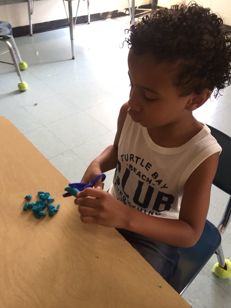 MissVaccarella's tweet photo. Introduction to Scissor Skills and Scissor Safety! ✂️#SPEFSummerStart2018 https://t.co/bhYieru5rD