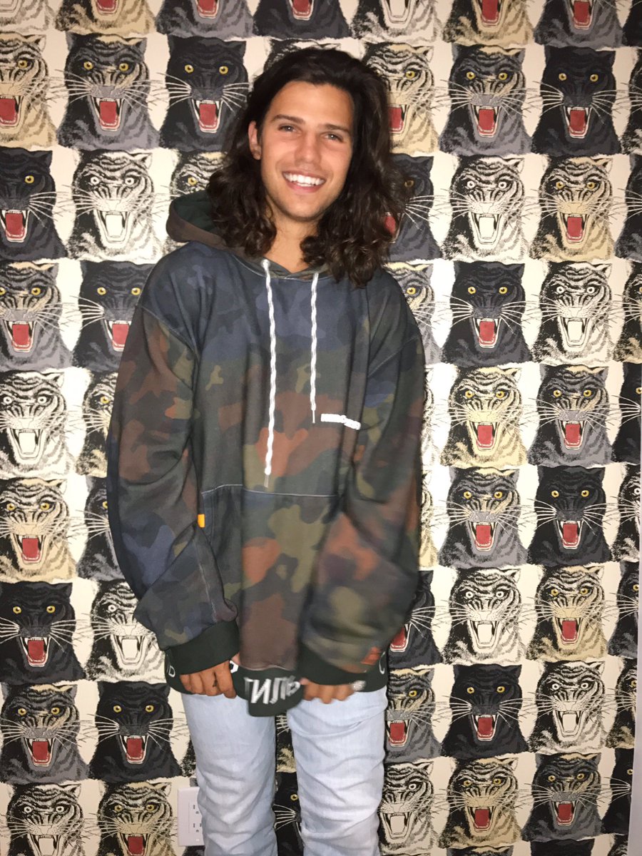 Alex Andre (@alexdvbbs) on Twitter photo 