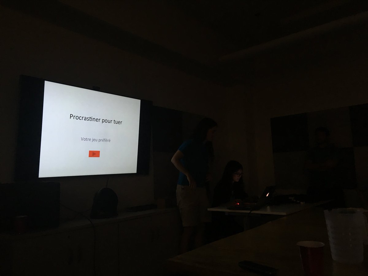 FLOPMTL's tweet photo. Procrastiner pour tuer, a PowerPoint game by @Wafiki789 https://t.co/jQydhxwhjK