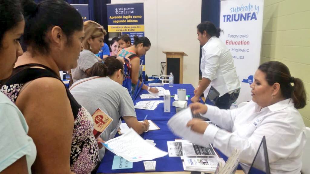 integrainst's tweet photo. Toda la información sobre programas de asistencia financiera para la comunidad mexicana en Estados Unidos! #BackToSchool night en  #PasadenaTX https://t.co/gQxCZGYvwT