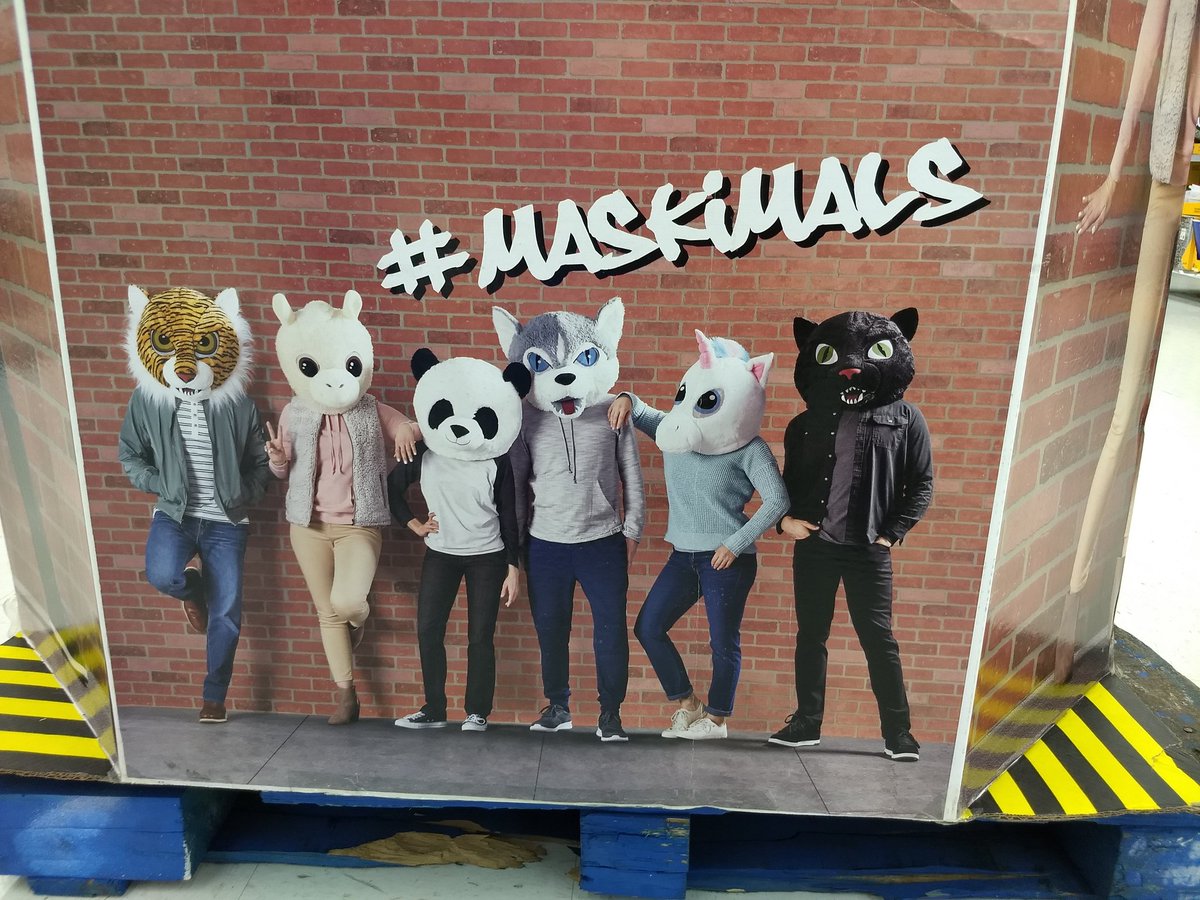 JakeHennett's tweet photo. Y tho?
Why did this even exist?
#maskimals https://t.co/so224lSXV1