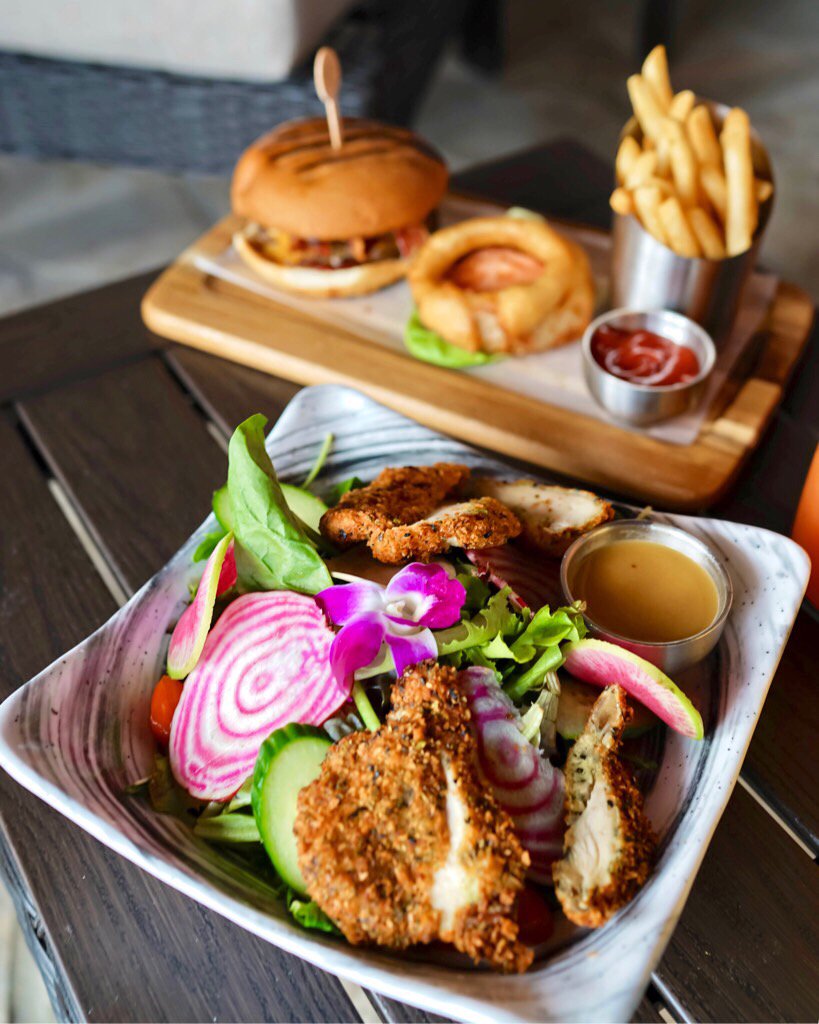 This is vacation life done so right 🌺🥗 Lunch from @KaniKaPilaGrille, served poolside in one of our new Hales.