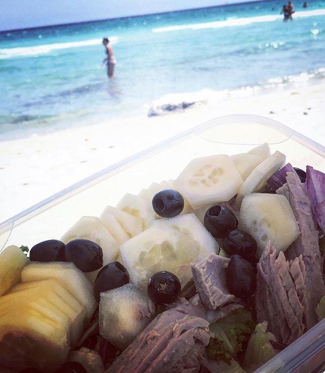 GiuliaZambelli's tweet photo. Non è sempre facile rimanere in forma durante le vacanze estive... ma se impariamo a bilanciare i pasti in maniera corretta è possibile sgarrare senza sentirsi troppo in colpa... 🌟 #ChallengeYourBodyPrograms 🌟
.
.
.
#fitness #sport #instafit #workout… https://t.co/AGtaTiuxIb https://t.co/vsqB8mRviq