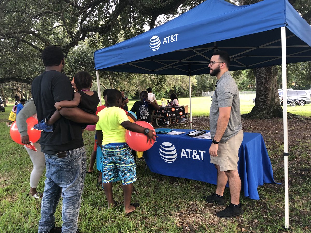Lakes3Min's tweet image. Miami Lakes Team representing at the Miami Gardens Police Department NightOut event! Very Proud of my team!!!! #weekdayevents #miamilakesrocks @CristySwink @efrenfavela @One_FLA @Avi_Ciec_ARSM @reynaolivo1 @TerronJernigan @LeonDuarte19 @gm112h @JamesLeslie01