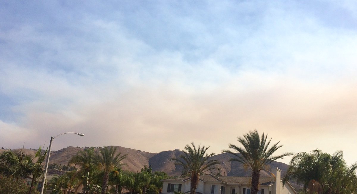 Bar3lylist3ning's tweet photo. Monday, Riverside facing west (top pics last night) Tuesday morning clear skies, smoke coming back tonight 5pm #HolyFire... it's back! https://t.co/Lf3aqLTjAv