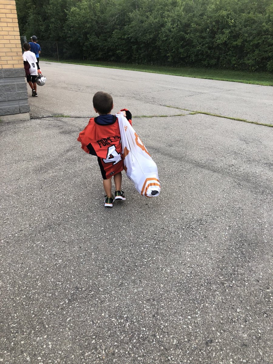 SeanSteele31's tweet photo. Sammy just adores his big brother... were so blessed Brody is a great role model ...that’s Sammy wearing Brody’s game jersey and carrying his practice stuff (cause he wanted too) #peesinapod #family https://t.co/biUVu1SN7s