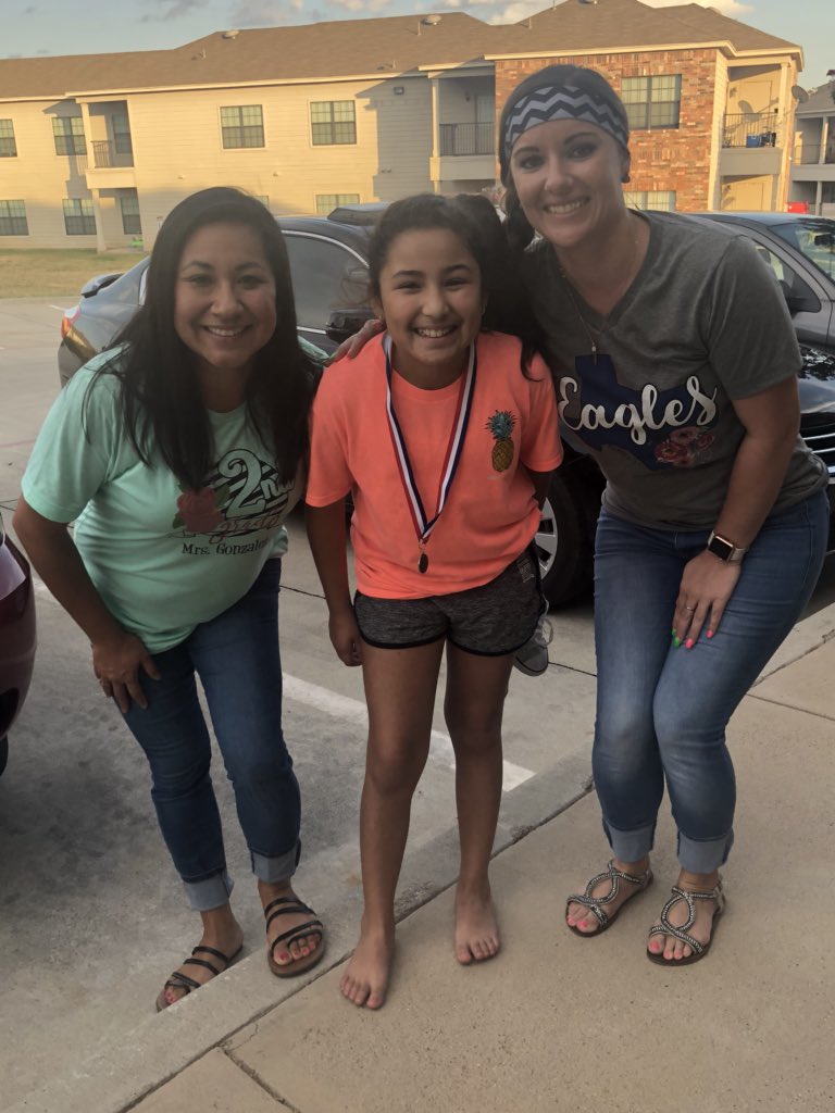alanizfirsties's tweet photo. Getting our last visit in with a big 4th grader #itsbetteratRann https://t.co/eXQgpLoTY8