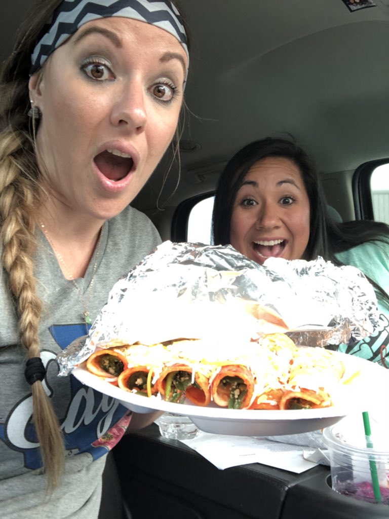 alanizfirsties's tweet photo. #itsbetteratRann  when you visit bilingual students they hook you up! https://t.co/LdywZWoL27