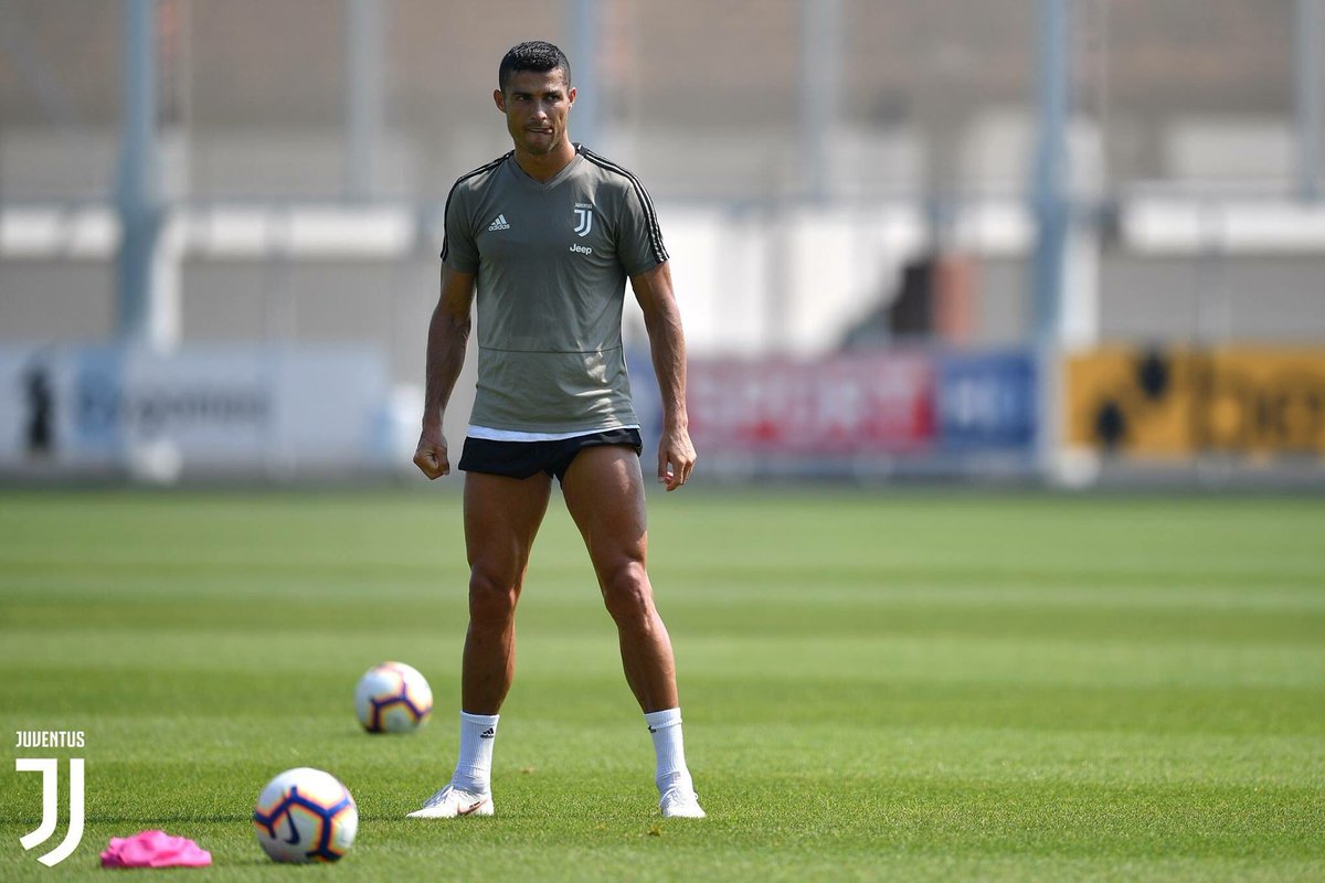 Panchoninho7's tweet photo. "When we arrive, he is already training, when we leave he is still training, I have never seen a player like that!" ๐ช
Douglas Costa on Cristiano Ronaldo
#CR7 #CristianoRonaldo #BestInTheWorld #BestInHistory https://t.co/lquQ602wpZ