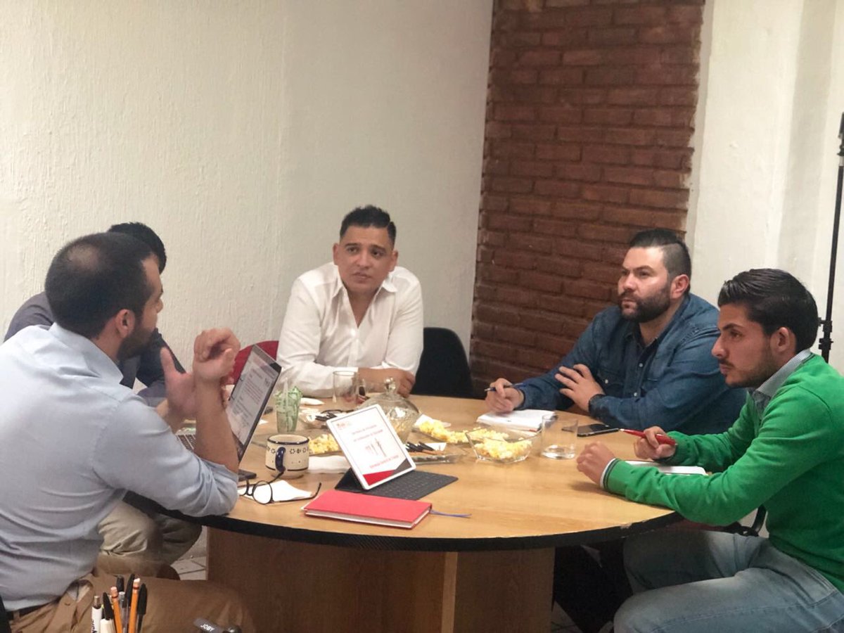 Calero_GTZ's tweet photo. Le agradezco al Doctor @omarolverah la apertura al diálogo, sin duda alguna, es momento de hacer crítica constructiva, escuchar a los militantes, unir fuerzas y levantarnos juntos, como el gran partido que somos. 
¡Manos a la obra! 🇲🇽👏🏻 https://t.co/exHi3GffxY