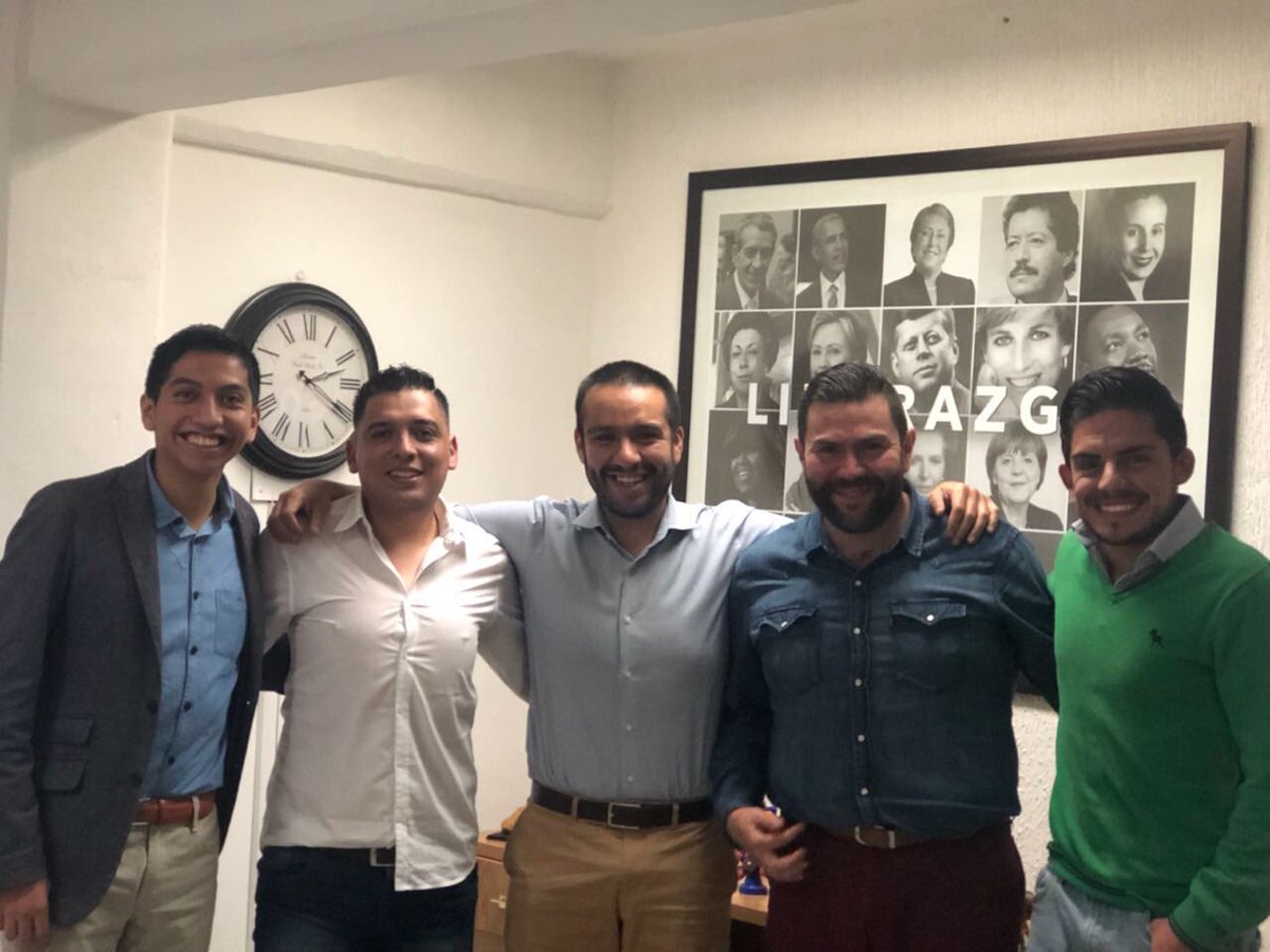 Calero_GTZ's tweet photo. Le agradezco al Doctor @omarolverah la apertura al diálogo, sin duda alguna, es momento de hacer crítica constructiva, escuchar a los militantes, unir fuerzas y levantarnos juntos, como el gran partido que somos. 
¡Manos a la obra! 🇲🇽👏🏻 https://t.co/exHi3GffxY