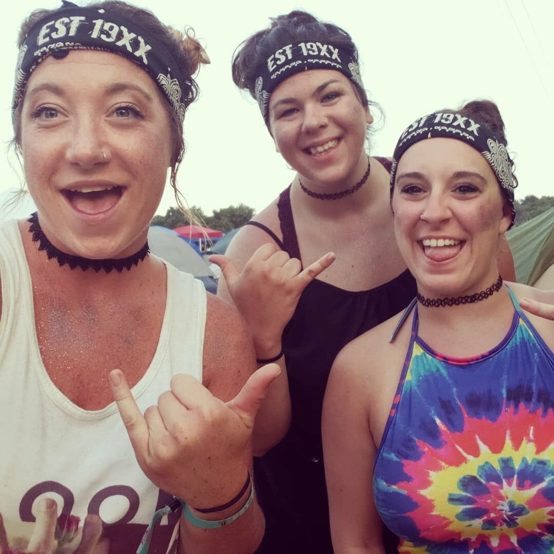 dev_nicole23's tweet photo. Had an awesome time at #EstFestV
My tie dye crop top from @tipsygypsyco was perfect for this festival π https://t.co/ggp2WcYYcp