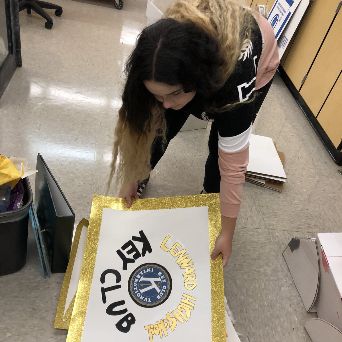 LennardKeyClub's tweet photo. Helping teachers set up their classrooms 📓✏️🗂📚🗄 https://t.co/4iEG9bKIpY