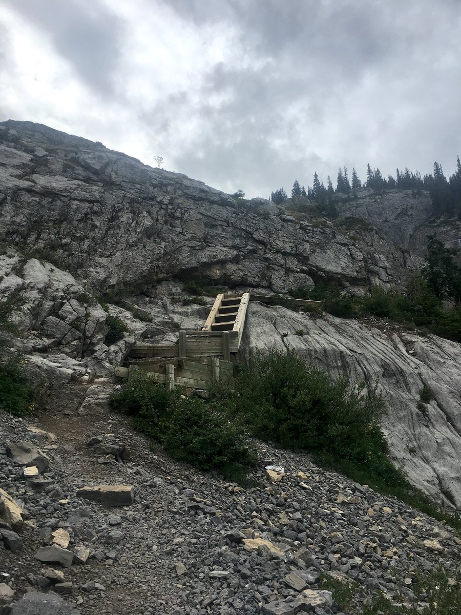 Three Isle Lake, #Kananaskis, AB, Canada.
Distance: 22 km return
Elevation gain: 450m
Note: Steep climb up headwall to lake
