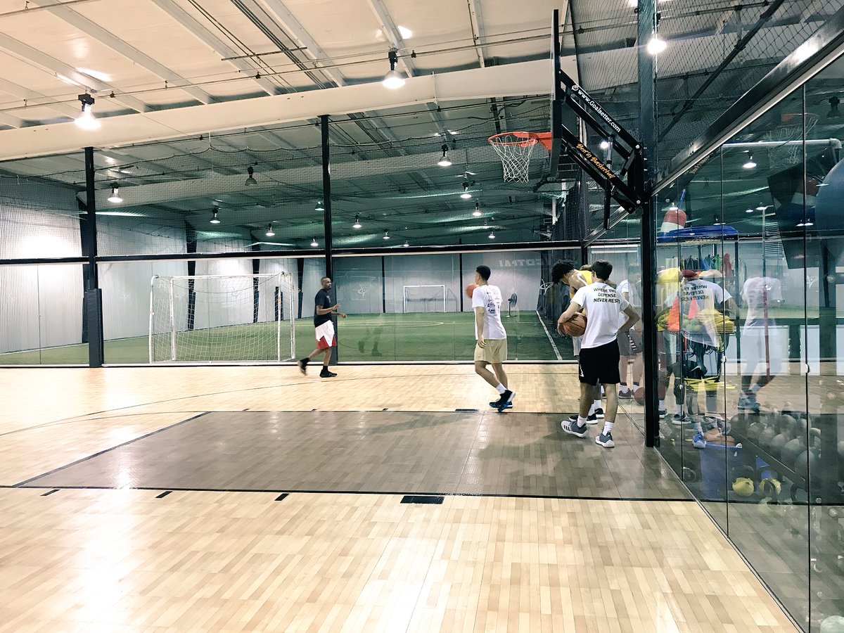 CoachBarnes1's tweet photo. All REAL progress takes place outside of your comfort zone... #NoGamesHere #RealWORKonly @gvbacademy https://t.co/uCACQhlNKp