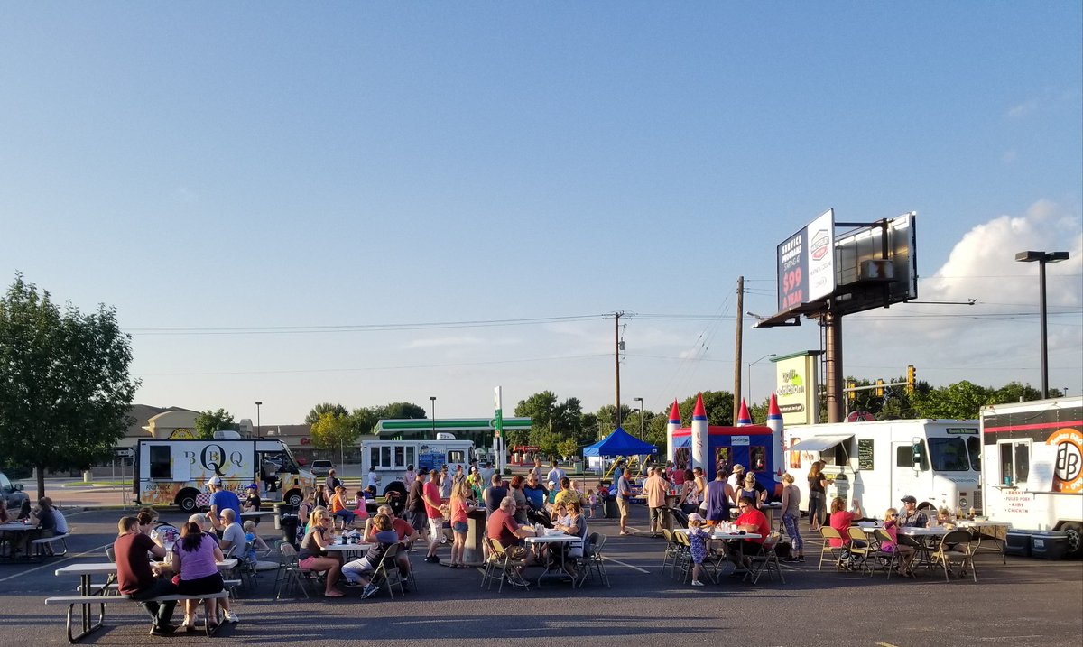 surdna's tweet photo. Getting #NationalNightOut2018 going in ESD. #NPWinLocal #BOLDNorthernPlains #POWERCentral #YourThing #CentralScoop
@CentralRgnVoice @bpeterson407 @TravisRich2018 https://t.co/NYbMni27KS