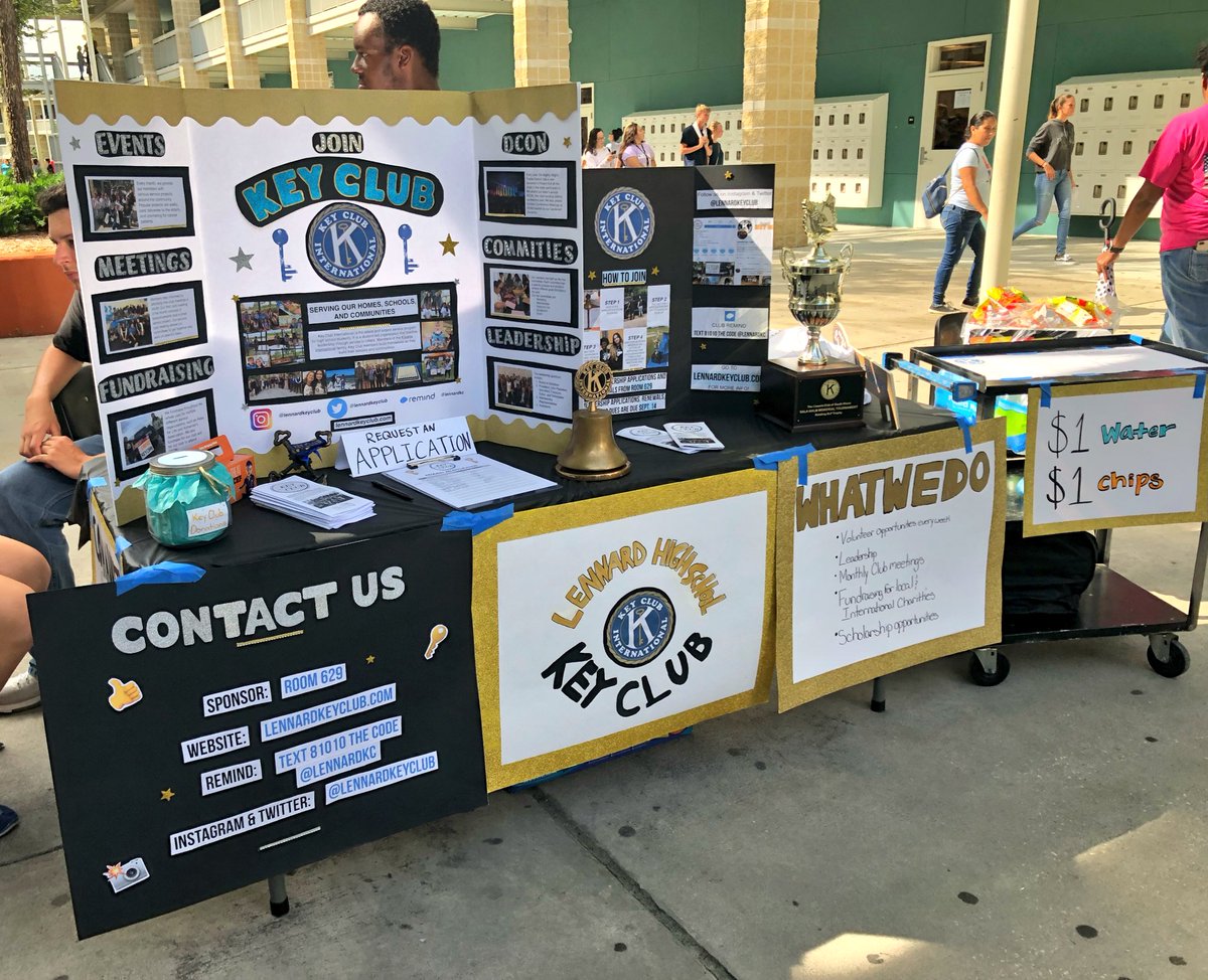LennardKeyClub's tweet photo. Open house! 🔑🐂 We recruited about 100 new members and fundraised today. https://t.co/TbPPpw5C9r