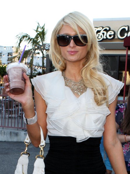 imaybstupidbut's tweet photo. me at my most powerful, strutting into work 3 minutes early, WITH an iced coffee in hand https://t.co/cHSYqnGnZV