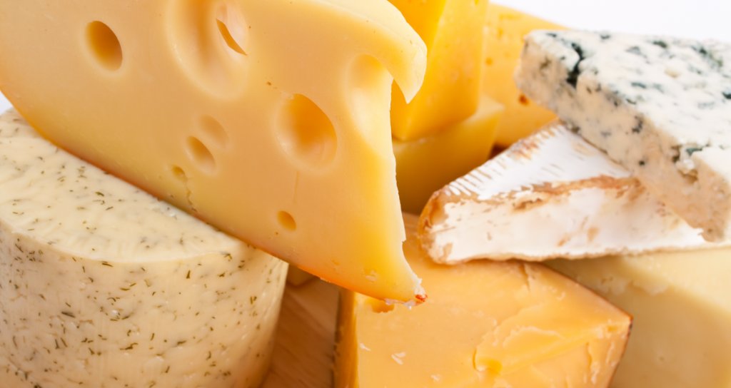 WebMD's tweet photo. Which kind of cheese gives you a probiotic boost: cottage cheese, mozzarella, or Gouda? 🧀 https://t.co/TrqGHBKdTR https://t.co/wutxTqlUvu