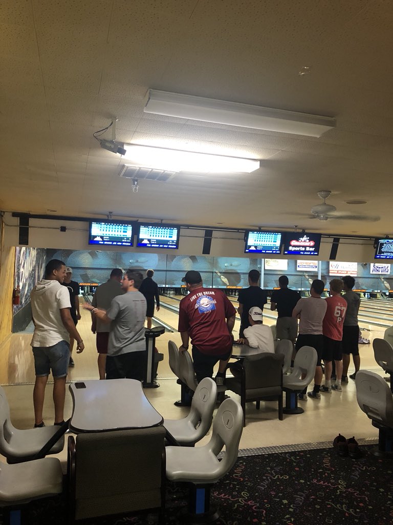 Dodgers hitting the lanes on the final night in New Mexico 🎳